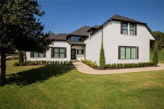 Building Photo - 3 S Castle Oaks Ct