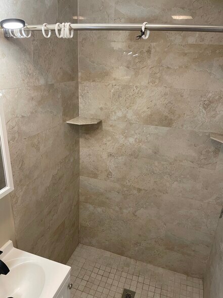 Porcelain travertine shower - 3815 1st Avenue North