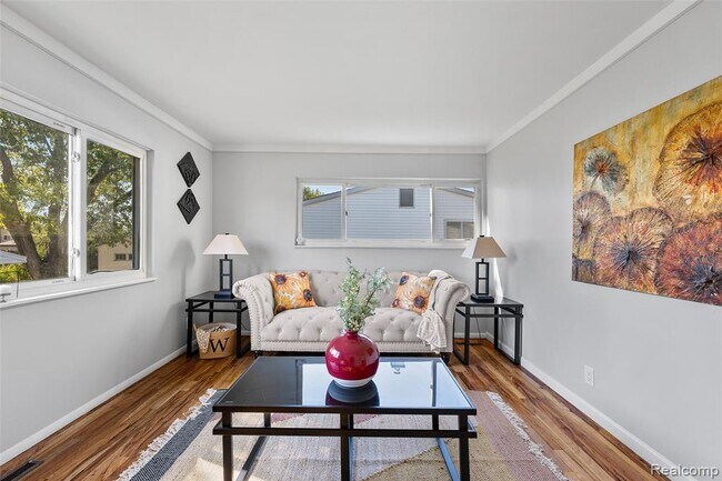 Building Photo - 2268 Serra Dr