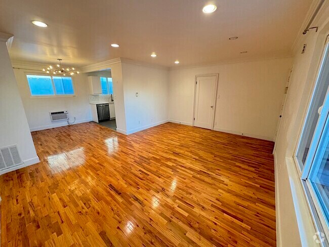 Building Photo - 8585 Pickford St