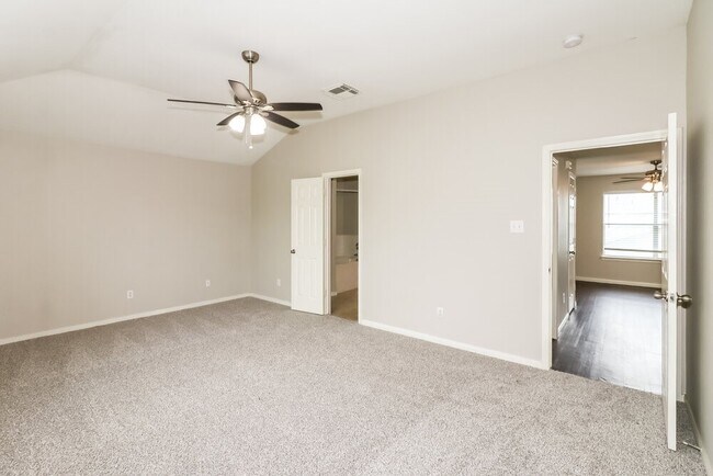 Building Photo - 12202 Greencanyon Dr