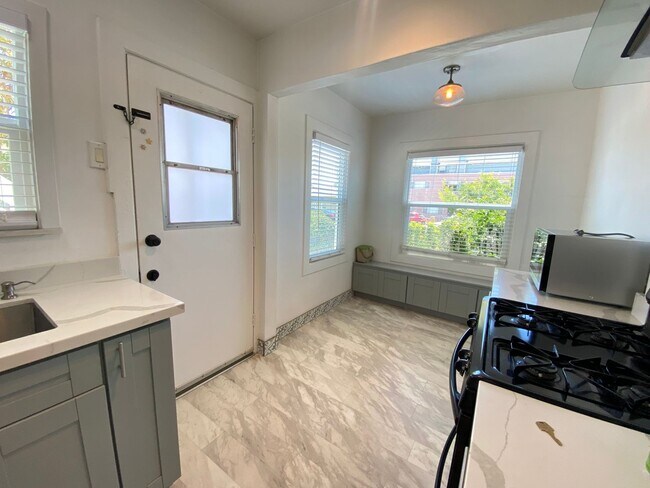 Building Photo - Craftsman Two Bedroom House! w/ Garage! NO...