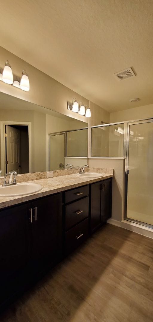 Building Photo - 4-Bedroom, 2-Bathroom in Villamar/Winter H...