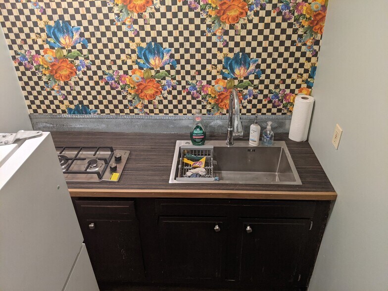 Building Photo - 60 N Main St