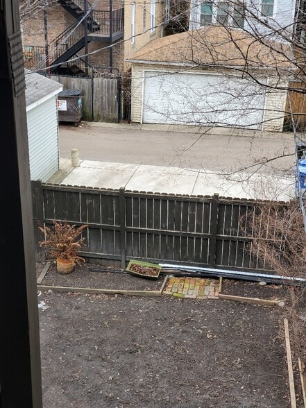 Building Photo - 1254 N Maplewood Ave
