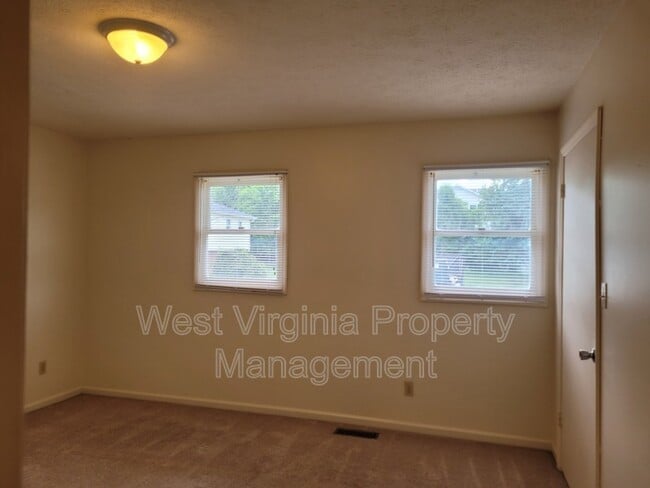 Building Photo - 160 Cardinal Wy
