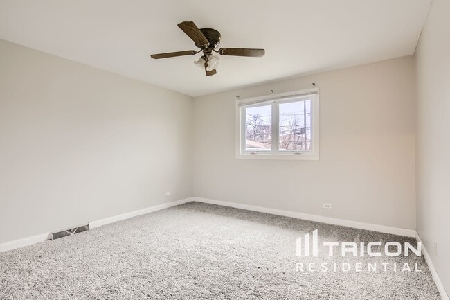 Building Photo - 8532 S 79th Ave