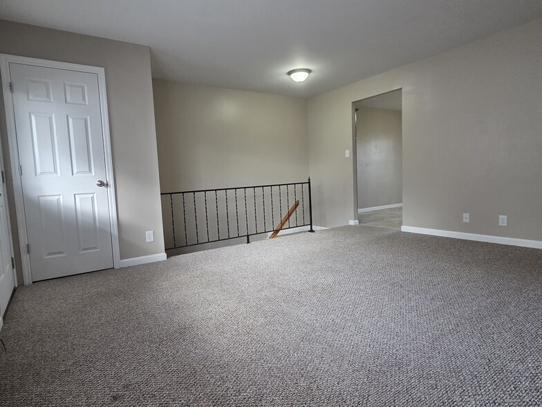 Building Photo - 5526 Humbert Rd