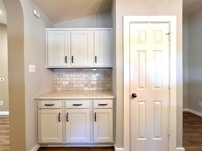 Building Photo - 1517 Big Thicket Dr