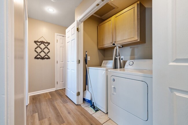 Building Photo - 707 Bagwell Ct