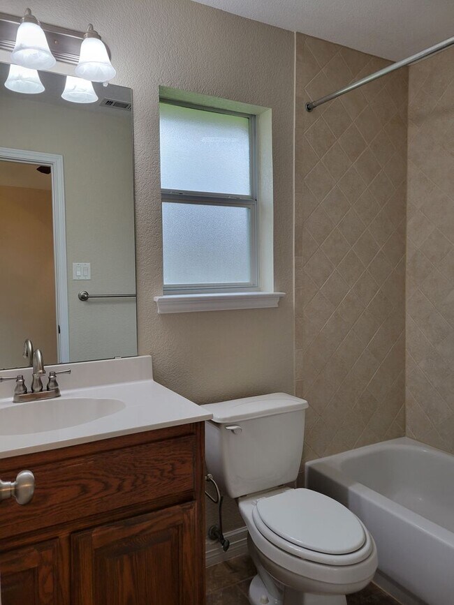 Building Photo - 2501 Leatherwood Dr