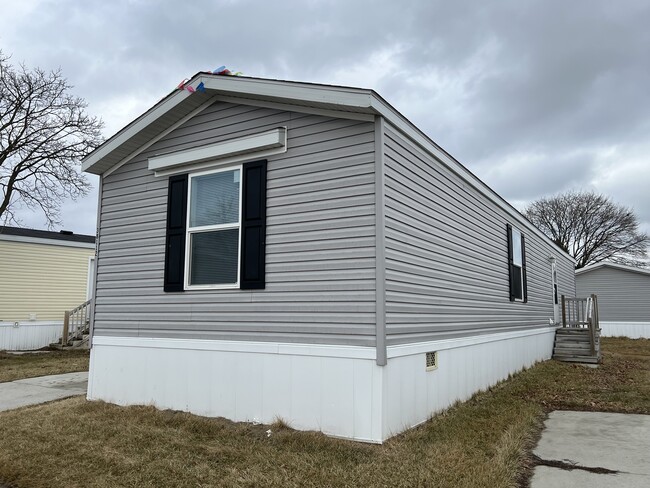Building Photo - 38112 Ducharme Dr