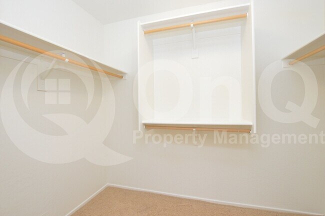 Building Photo - 3105 E Vallejo Dr