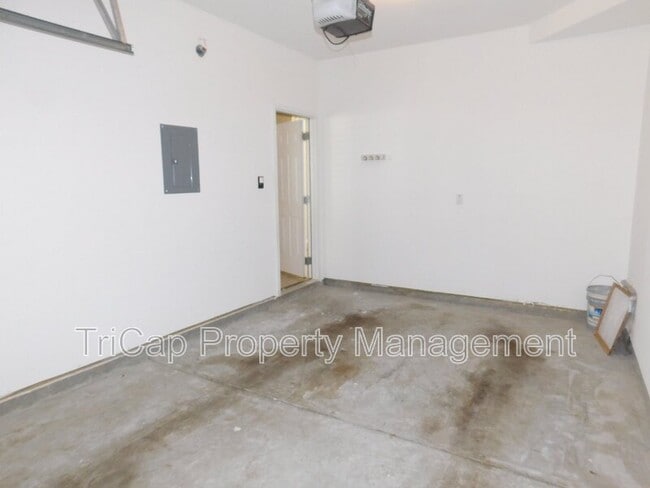 Building Photo - 524 Elm Ave