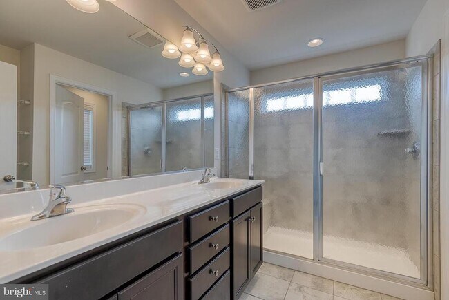 Building Photo - 336 Boxelder Dr