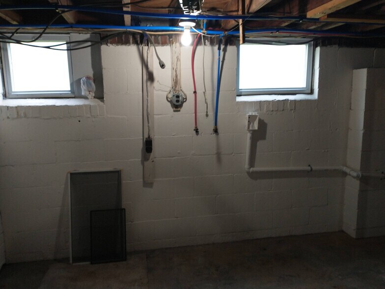 Building Photo - 372 Morris Dr