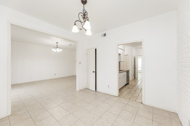 Building Photo - 7547 Brompton St