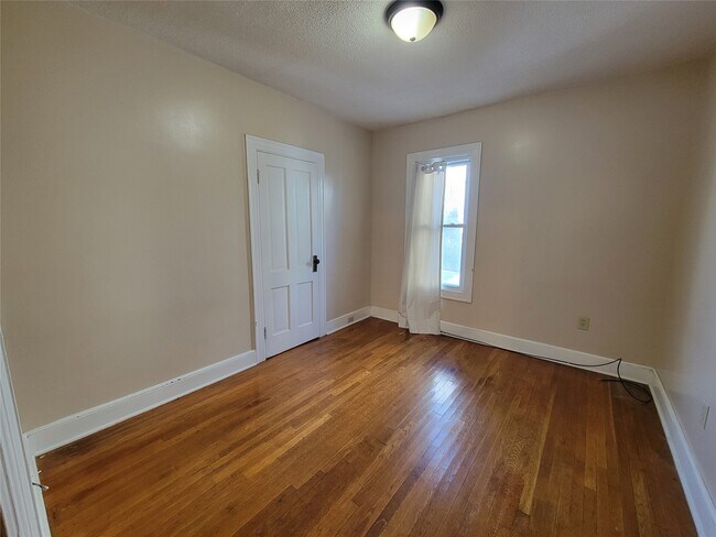 Building Photo - 90 Broad Ave