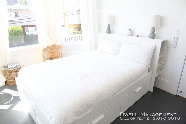 Building Photo - Beautiful Studio Apartment with Kitchenette