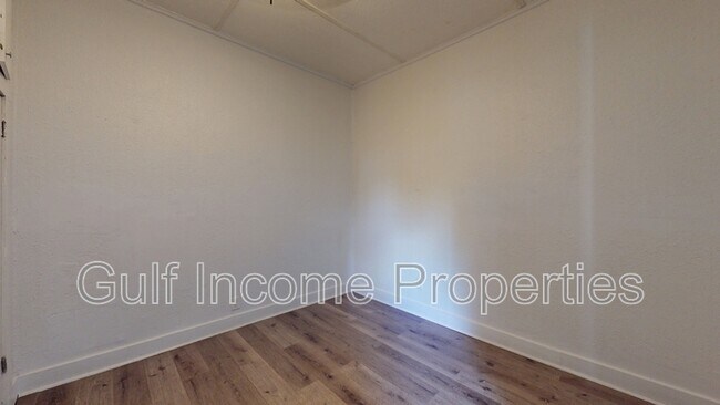 Building Photo - 1510 10th St W