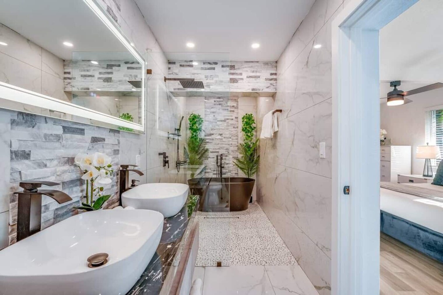 Building Photo - 830 SW 14th Ct