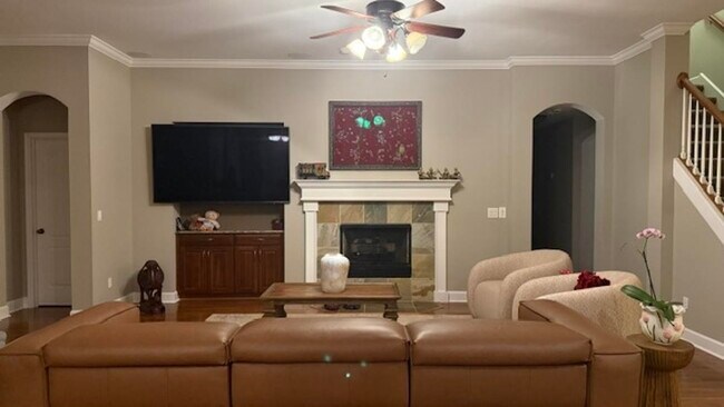 Building Photo - 2401 Goldenrod Wy