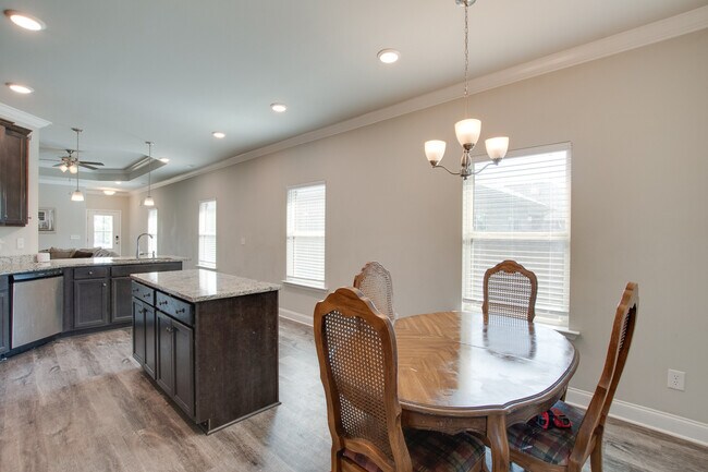 Building Photo - 150 Shrewsberry Dr