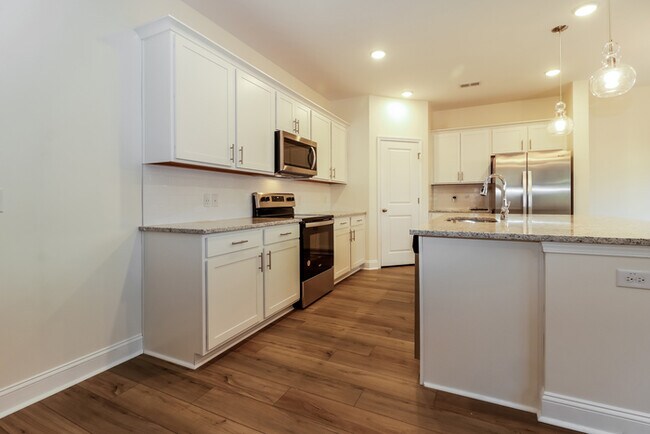 Building Photo - Modern 4 Bedroom in Hanahan