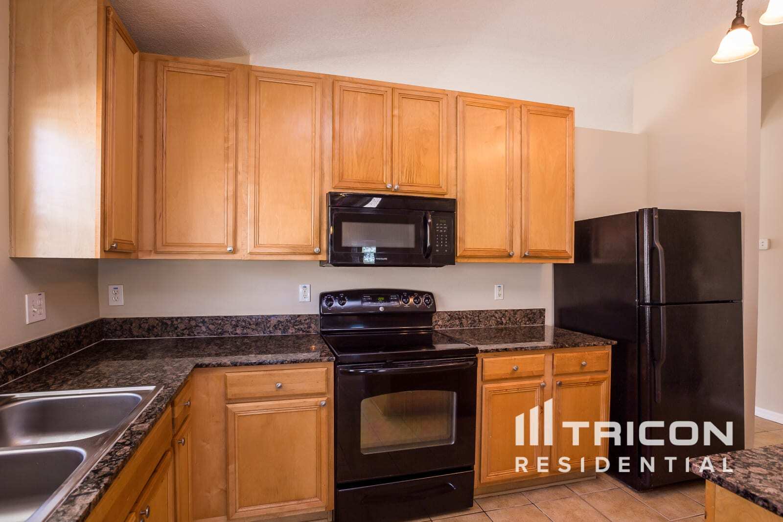 Building Photo - 2233 Roanoke Springs Dr