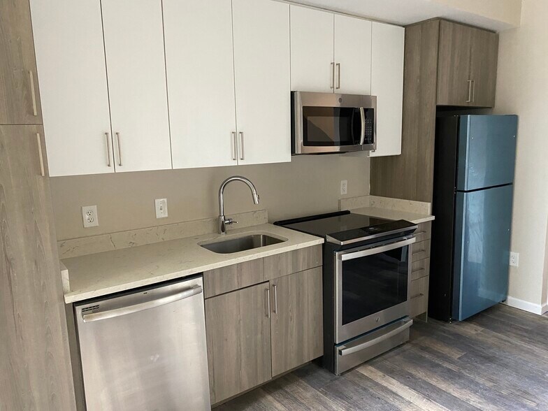 Building Photo - 1805 Saint Paul St