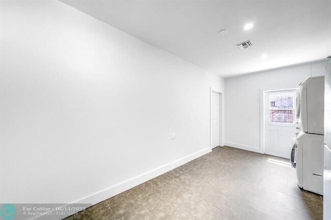 Building Photo - 7491 NW 11th Pl