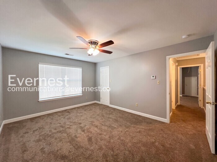 Building Photo - 7900 Hunter's Crossing