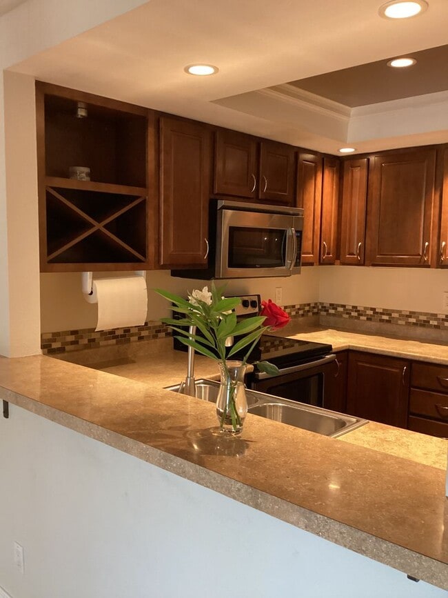 Building Photo - Charming Edmonds Condo with Two Garages and Modern Comforts