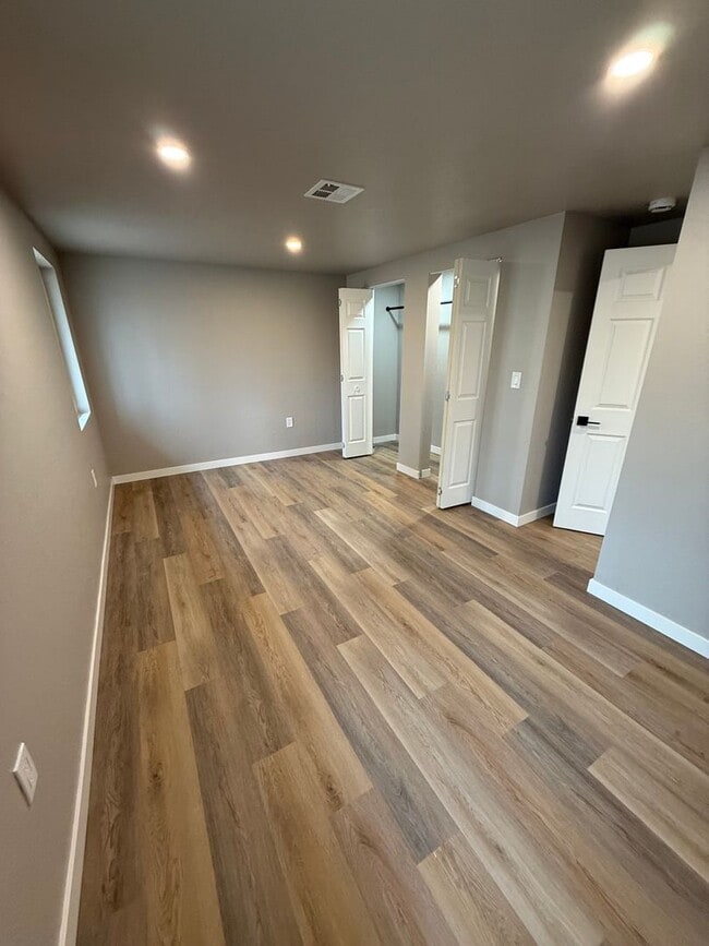 Building Photo - Fully Renovated- 4 bedroom 2 bathroom home