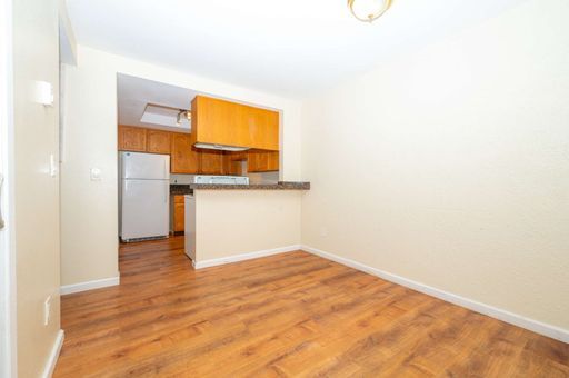 Building Photo - Two Weeks FREE Chula Vista Townhome 2 Bed 1 Bath with assigned parking, Refreshed w/prime amenities.