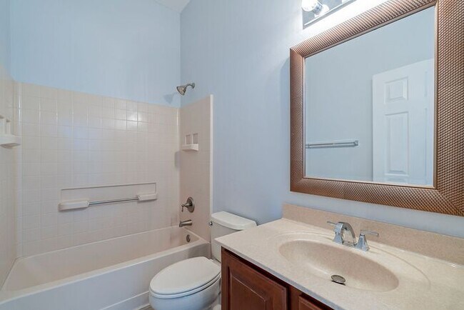 Building Photo - Gated Community!