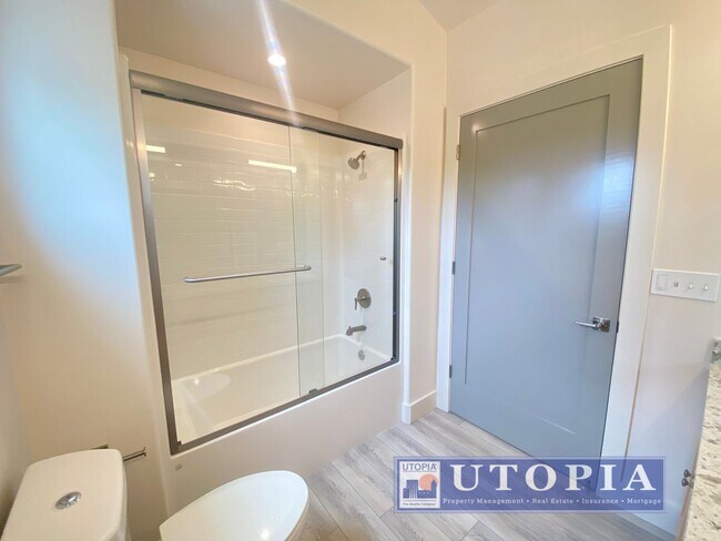 Building Photo - 3Bd/2Ba Townhouse Style Home with Office/Den and Garage- Centrally Located, Easy Commute