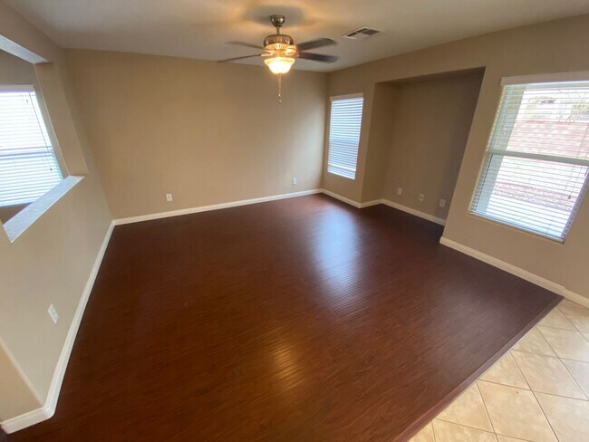 Building Photo - Wonderful 4 bed/2.5 bath home located in Summerlin