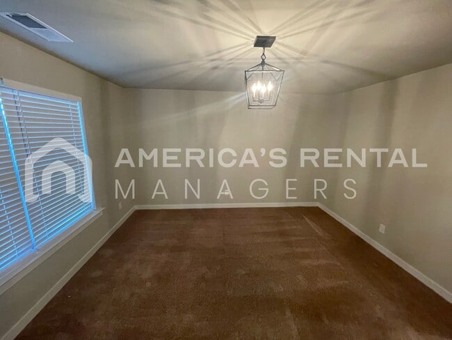 Building Photo - Home for Rent in Weaver, AL!!! Available to View Now!!!