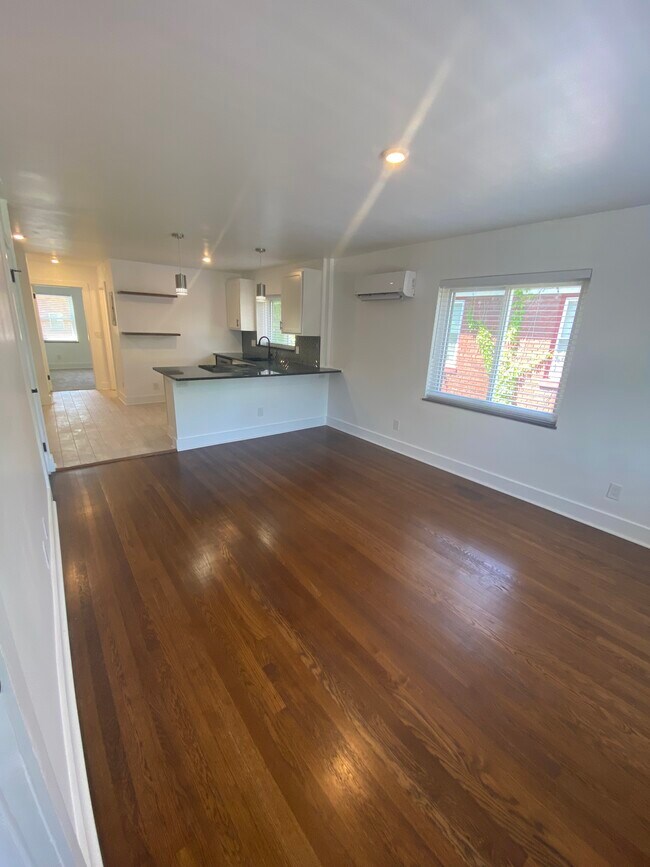 Building Photo - 3041 Cleinview Ave