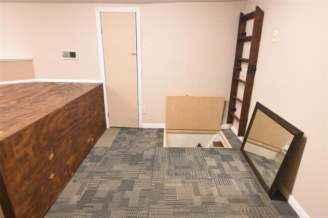 Building Photo - 940 Wycliffe Dr