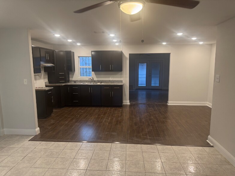 Building Photo - 266 Kate Schenck Ave