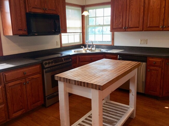 Building Photo - Single Family Home