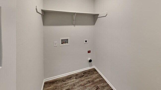 Building Photo - A Nice 4 Bed 2 Bath Home in Mustang School...