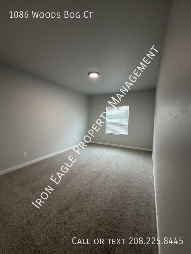 Building Photo - 1086 Woods Bog Ct