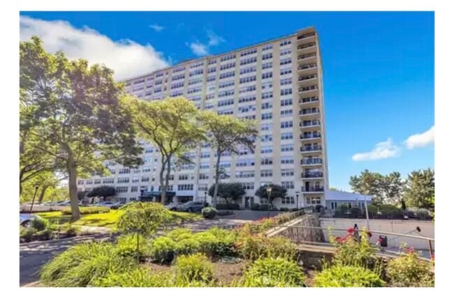 Building Photo - 2625 Park Ave