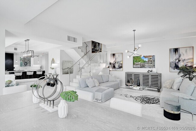 Building Photo - 3040 N Ocean Blvd