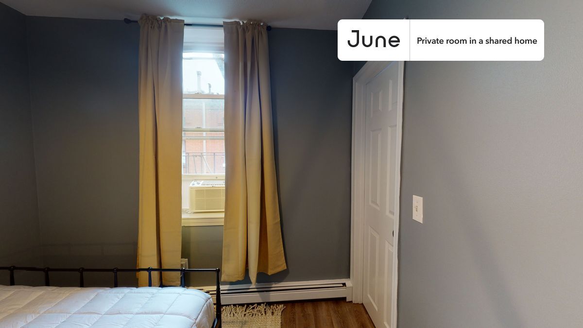 Building Photo - Room in Shared 3 bed/1 bath home