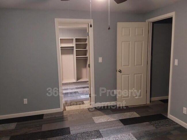 Building Photo - 2201 12th St