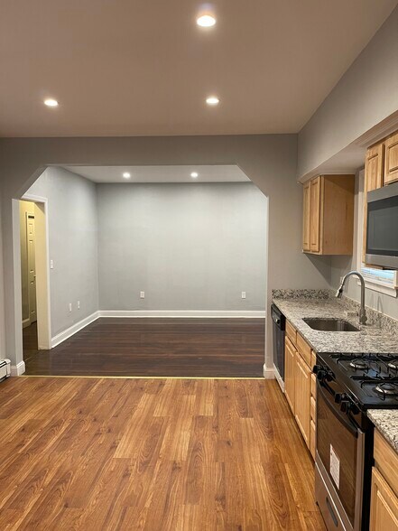 Building Photo - 26 Babson St